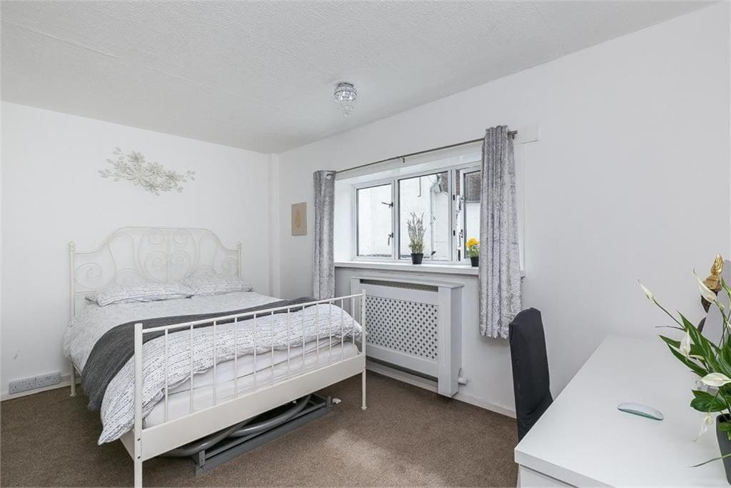Dreghorn House 4 Bedrooms 3 Toilets 3 Reception Free Parking 233 Mbp Wifi เอดินบะระ ภายนอก รูปภาพ