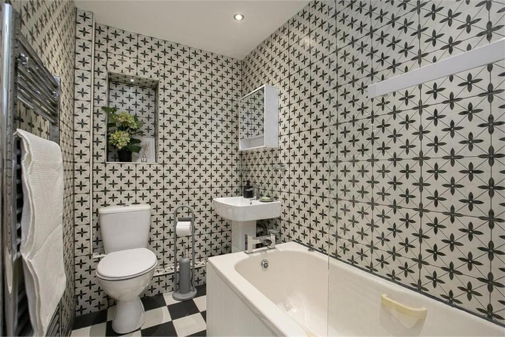 Dreghorn House 4 Bedrooms 3 Toilets 3 Reception Free Parking 233 Mbp Wifi เอดินบะระ ภายนอก รูปภาพ