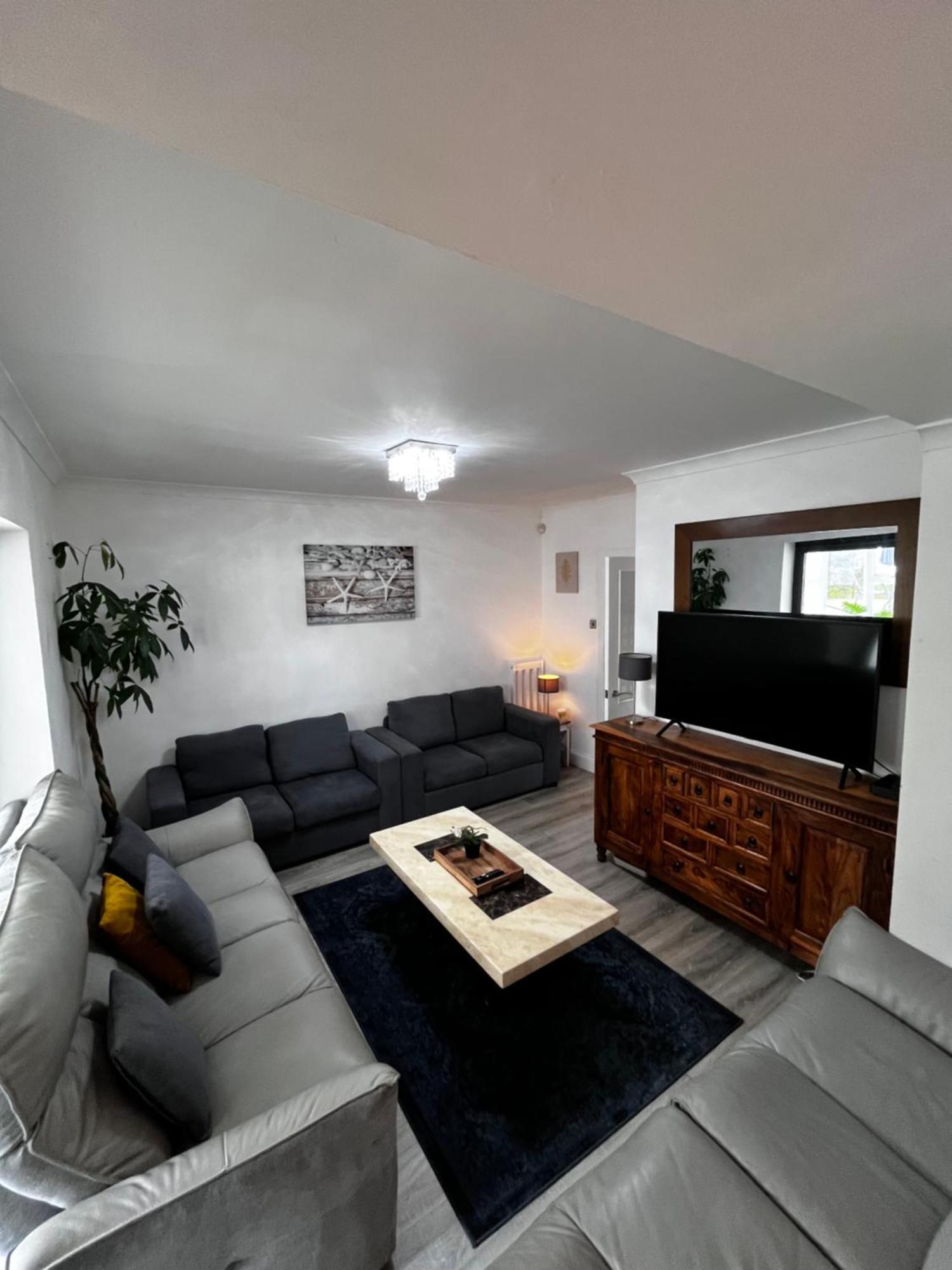 Dreghorn House 4 Bedrooms 3 Toilets 3 Reception Free Parking 233 Mbp Wifi เอดินบะระ ภายนอก รูปภาพ